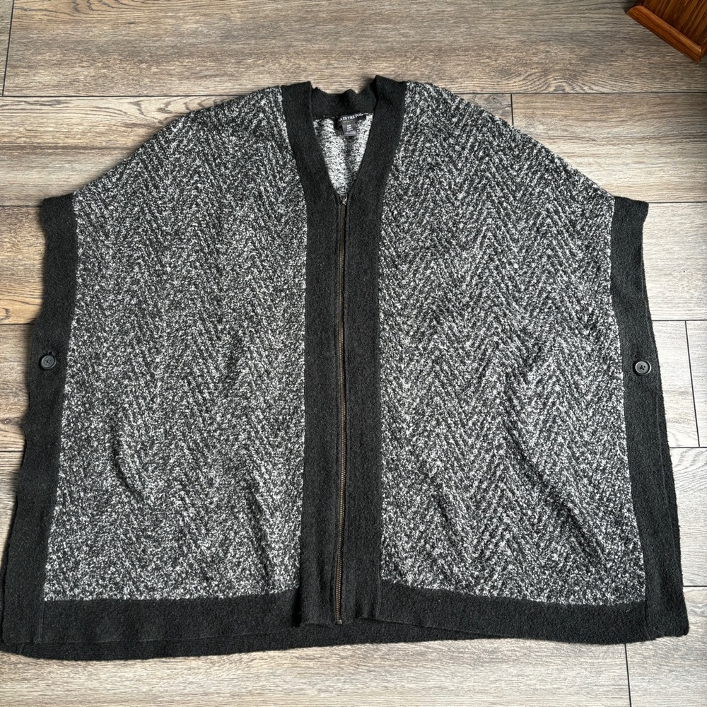 A Pea In The Pod Maternity Gray Zippered Poncho Sweater Cape Wool Small medium